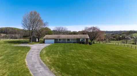 2834 Brownsburg Turnpike Raphine VA 24472