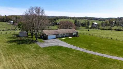 2834 Brownsburg Turnpike Raphine VA 24472