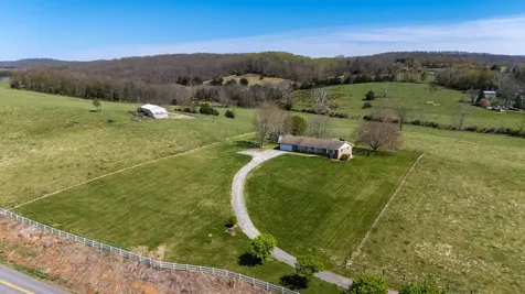 2834 Brownsburg Turnpike Raphine VA 24472