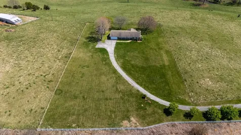 2834 Brownsburg Turnpike Raphine VA 24472