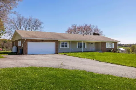 2834 Brownsburg Turnpike Raphine VA 24472