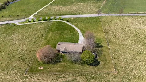 2834 Brownsburg Turnpike Raphine VA 24472