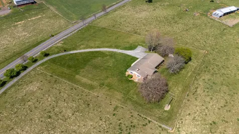 2834 Brownsburg Turnpike Raphine VA 24472