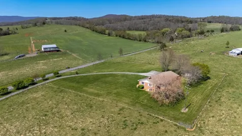2834 Brownsburg Turnpike Raphine VA 24472