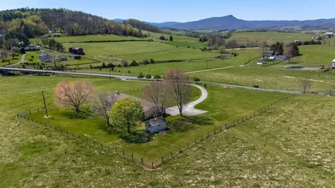 2834 Brownsburg Turnpike Raphine VA 24472