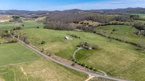 2834 Brownsburg Turnpike Raphine VA 24472