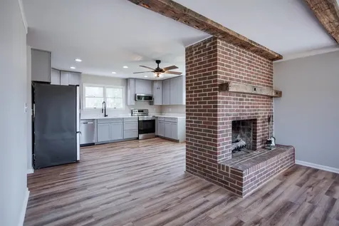 2834 Brownsburg Turnpike Raphine VA 24472
