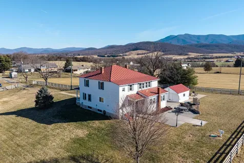 467 Vista View Road Stanley VA 22851