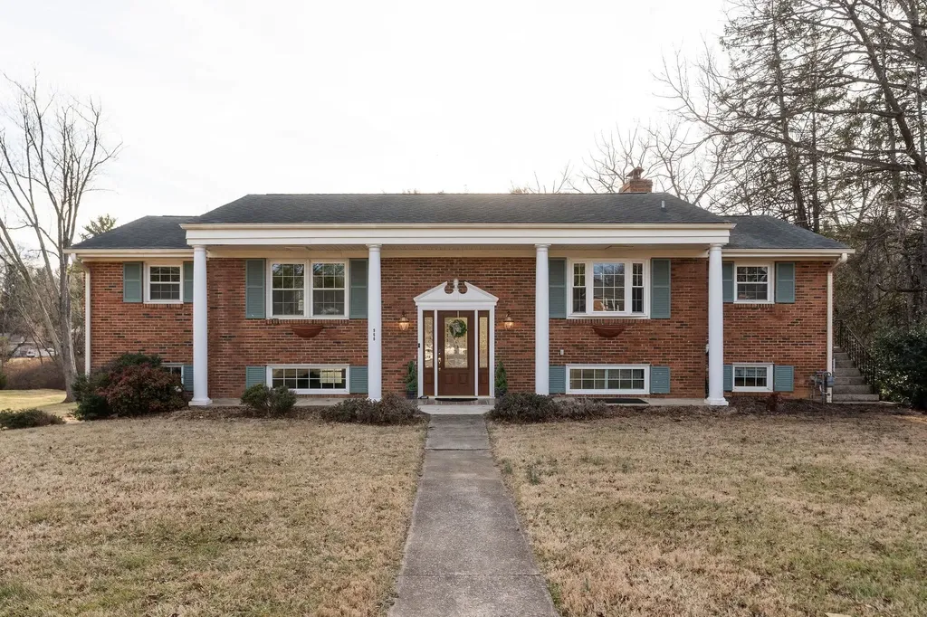 966 Northgate Avenue Waynesboro VA 22980