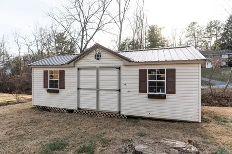 966 Northgate Avenue Waynesboro VA 22980