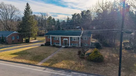 966 Northgate Avenue Waynesboro VA 22980