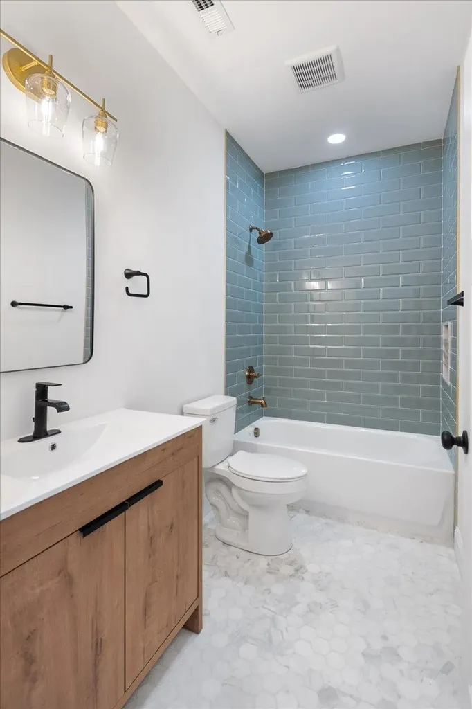 204 Lee Avenue Elkton VA 22827