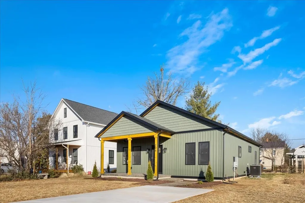 204 Lee Avenue Elkton VA 22827