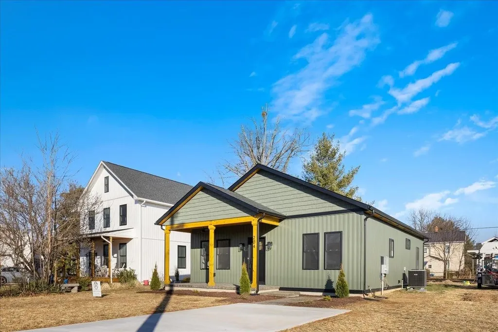 204 Lee Avenue Elkton VA 22827