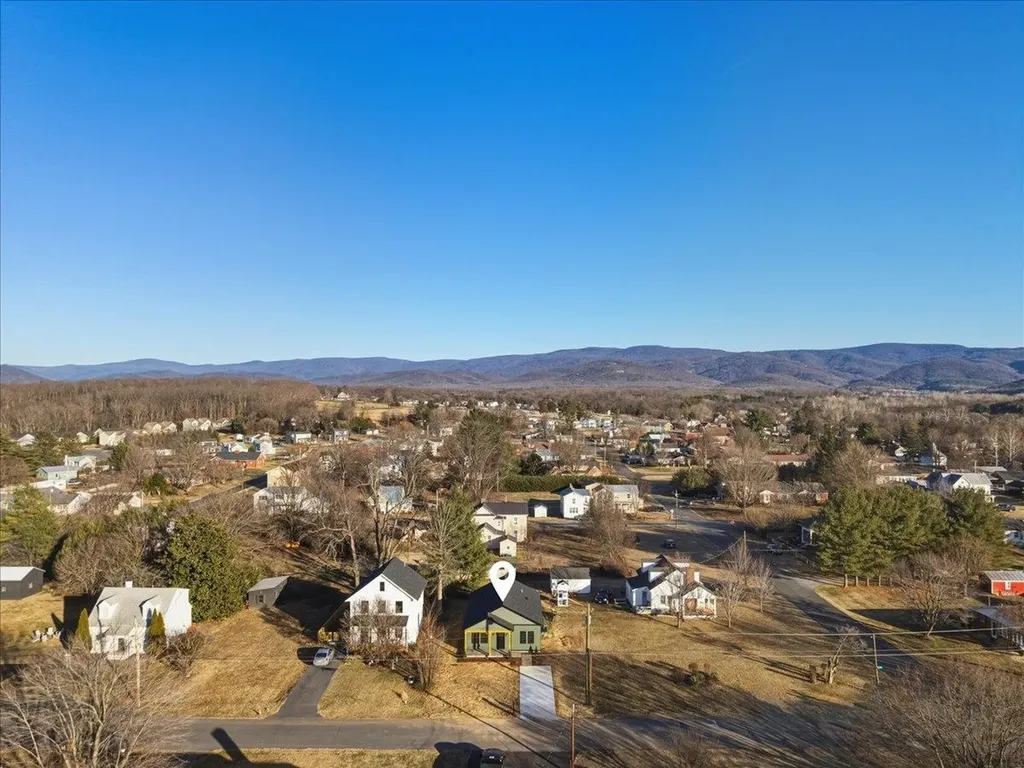 204 Lee Avenue Elkton VA 22827