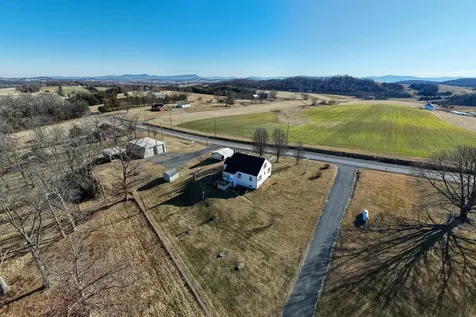 9716 Centerville Road Bridgewater VA 22812