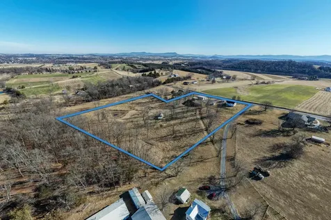 9716 Centerville Road Bridgewater VA 22812