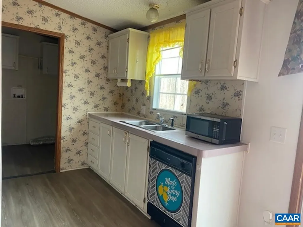 283 Hummingbird Road Scottsville VA 24590