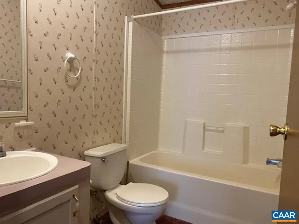 283 Hummingbird Road Scottsville VA 24590