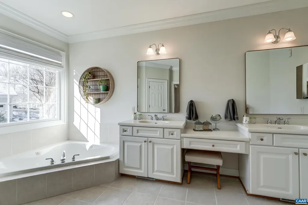 1126 Cambridge Hill Lane Keswick VA 22947