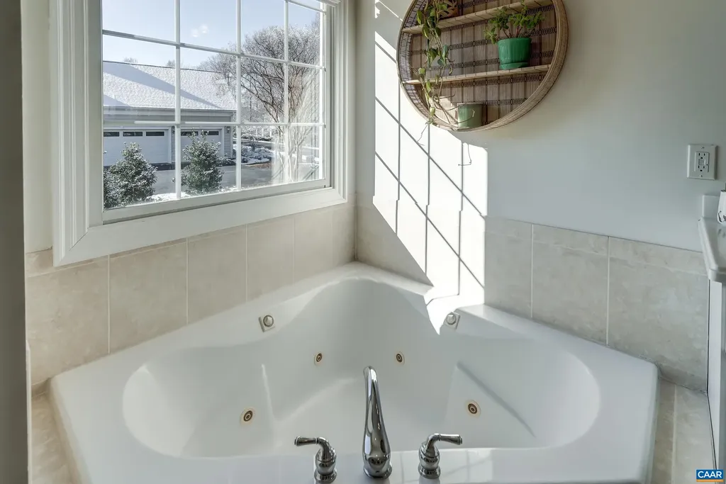 1126 Cambridge Hill Lane Keswick VA 22947