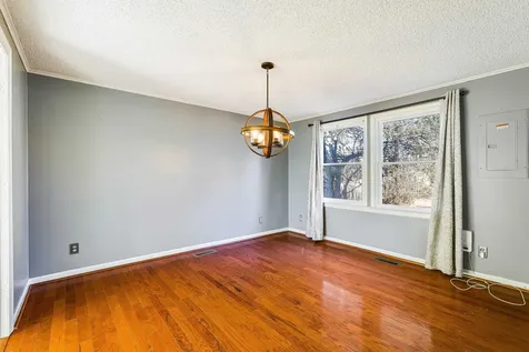 60 Stover Street Dayton VA 22821