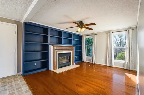 60 Stover Street Dayton VA 22821