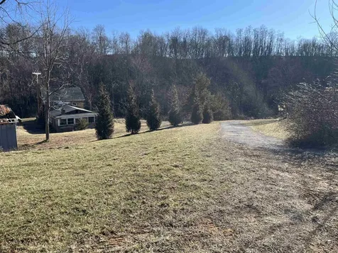 1099 Broadhead School Road Greenville VA 24440