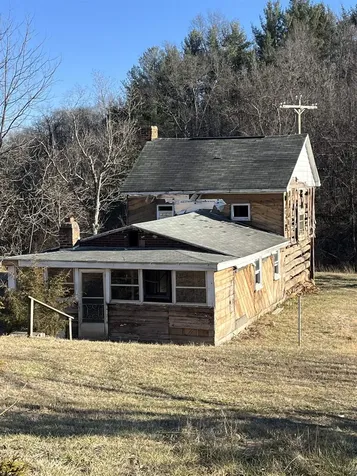 1099 Broadhead School Road Greenville VA 24440