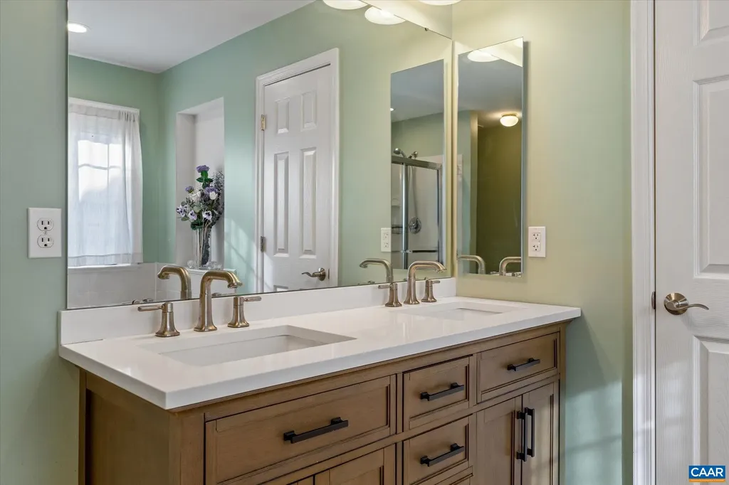 39 Lakeview Court Zion Crossroads VA 22942