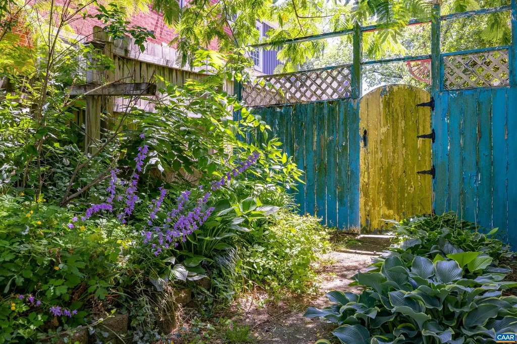 708 Locust Avenue Charlottesville VA 22902