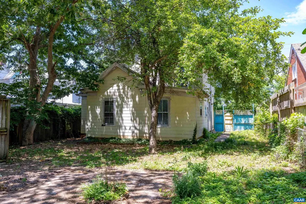 708 Locust Avenue Charlottesville VA 22902