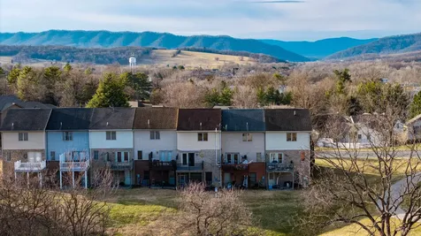 216 Walnut Drive Broadway VA 22815