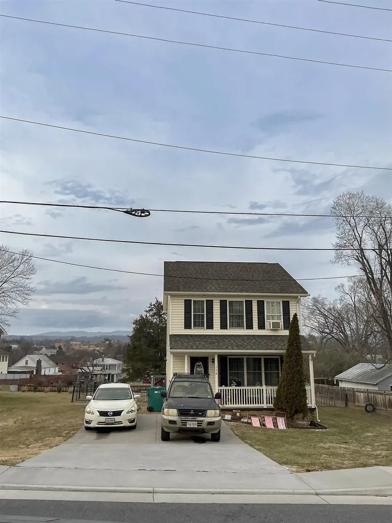 124 Linville Avenue S Broadway VA 22815