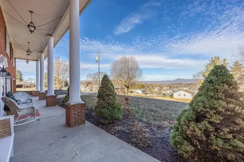 15 Painter Street Luray VA 22835