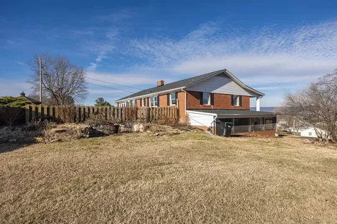 15 Painter Street Luray VA 22835