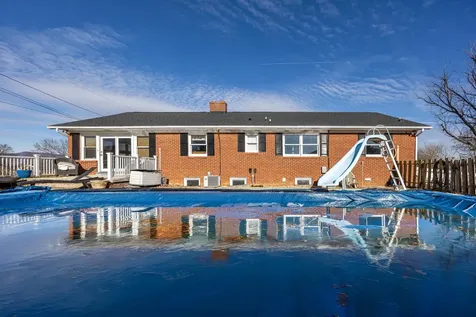 15 Painter Street Luray VA 22835