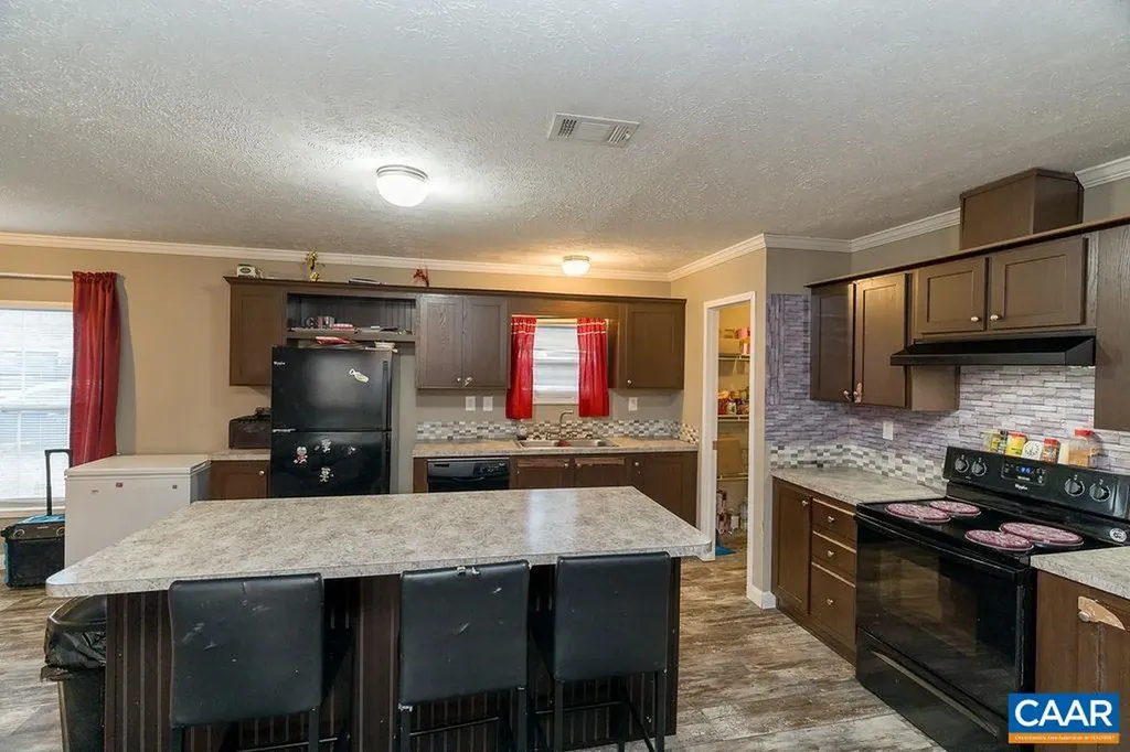 9272 Chestnut Grove Road Esmont VA 22937