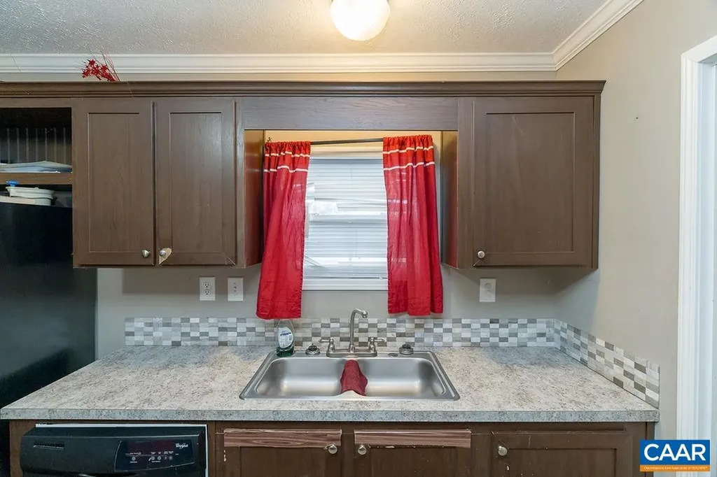 9272 Chestnut Grove Road Esmont VA 22937