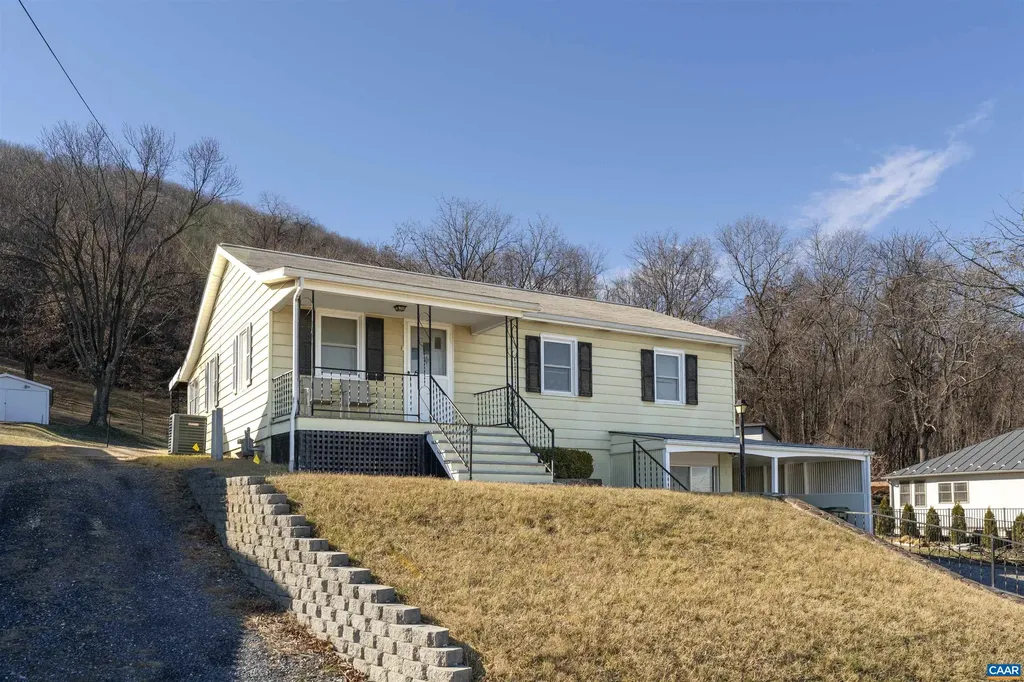 906 Alta Street Staunton VA 24401