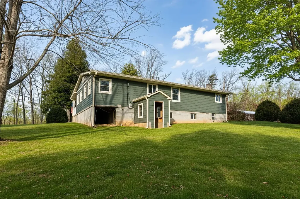 7081 Secretarys Sand Road Schuyler VA 22969