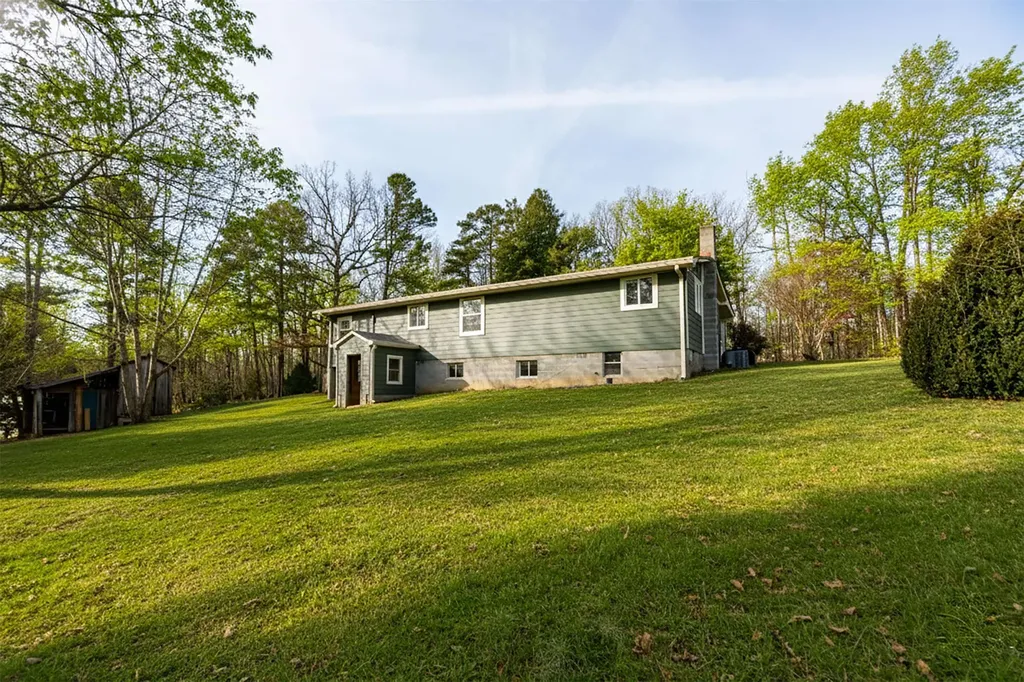 7081 Secretarys Sand Road Schuyler VA 22969