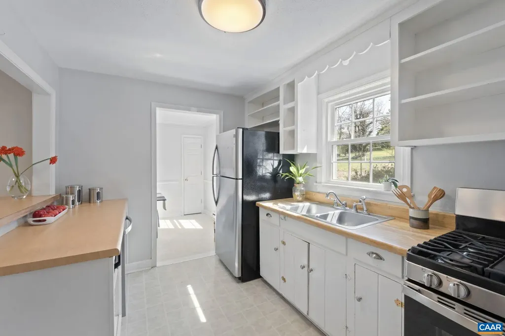 1007 Montrose Avenue Charlottesville VA 22902