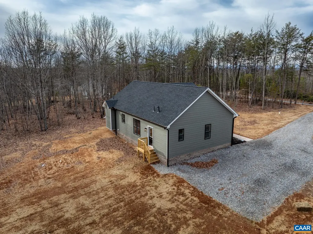 1676 Jerusalem Church Road Scottsville VA 23921