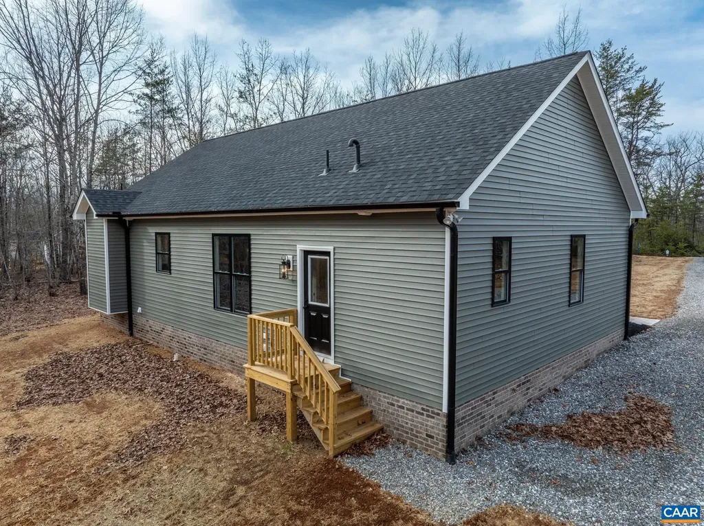 1676 Jerusalem Church Road Scottsville VA 23921