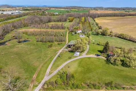 514 Lipscomb Road Stuarts Draft VA 24477