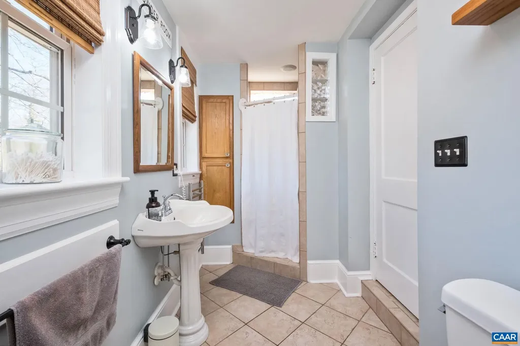 602 Main Street N Gordonsville VA 22942