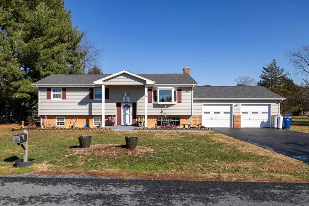 808 11th Street Grottoes VA 24441