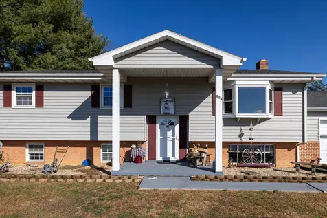 808 11th Street Grottoes VA 24441