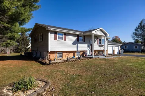 808 11th Street Grottoes VA 24441